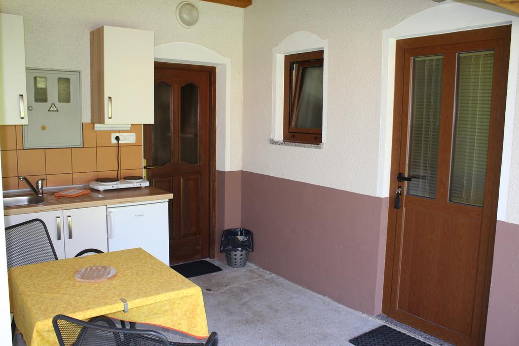 Apartment And Room Natasa Kobarid Exterior foto